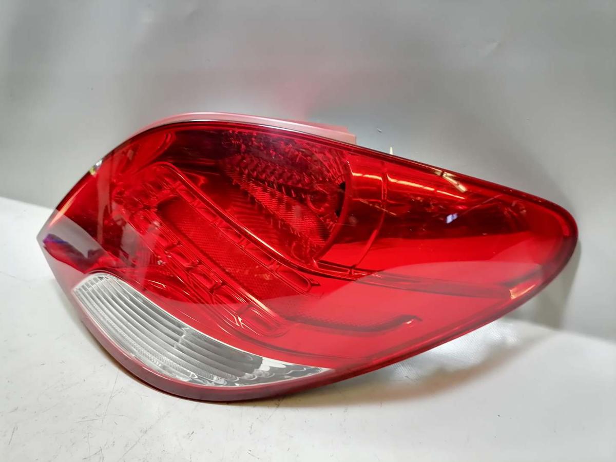Peugeot 207 original Rücklicht Rückleuchte Schlussleuchte rechts Fließheck Facelift Bj.2011
